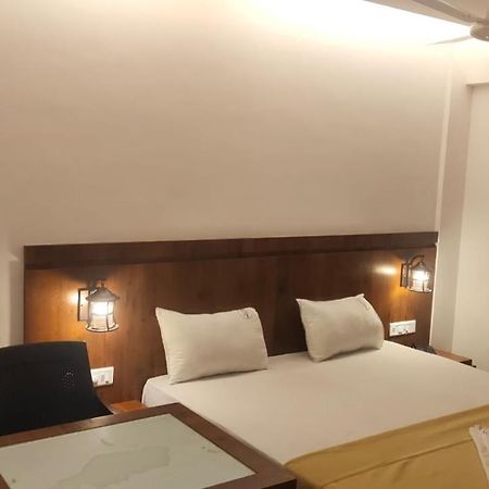 Hotel Anvisha Executive Mangvadi Exteriör bild